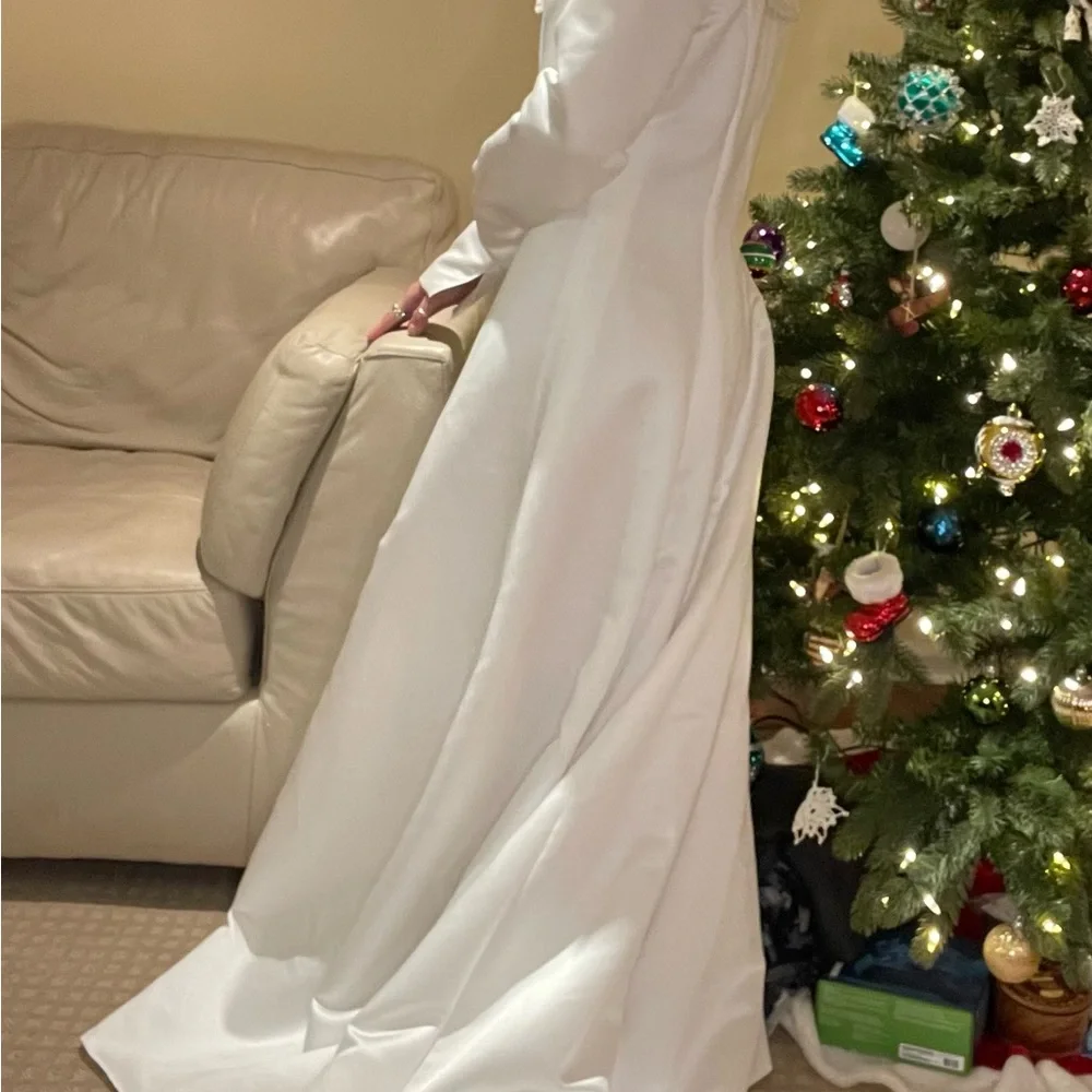 Wedding Robe - Picture 4 of 4